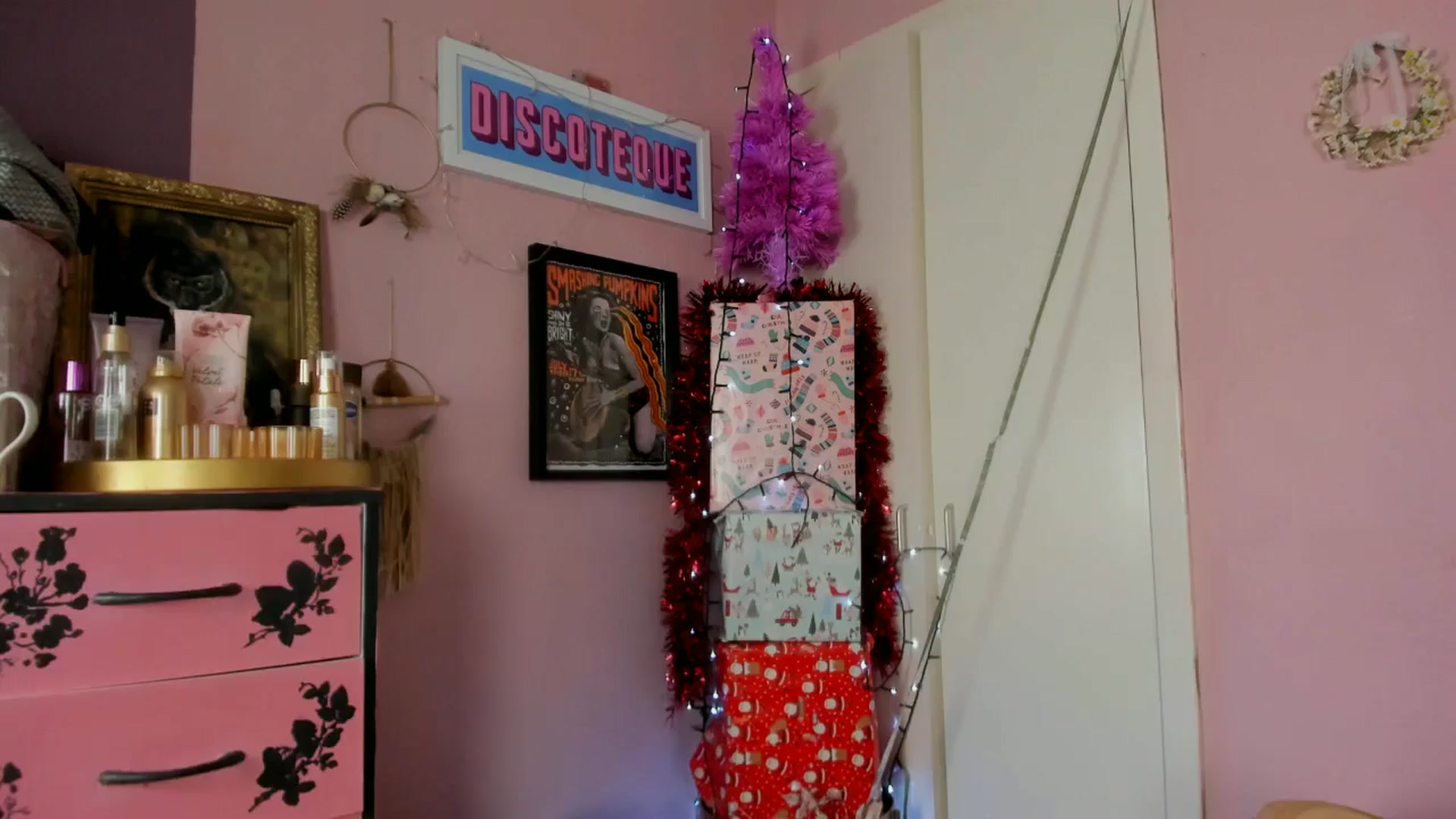 Gallery image thumbnail from MissMimiRose's myfreecams stream on, 12/01/2024, 15:06 image 14 of 20