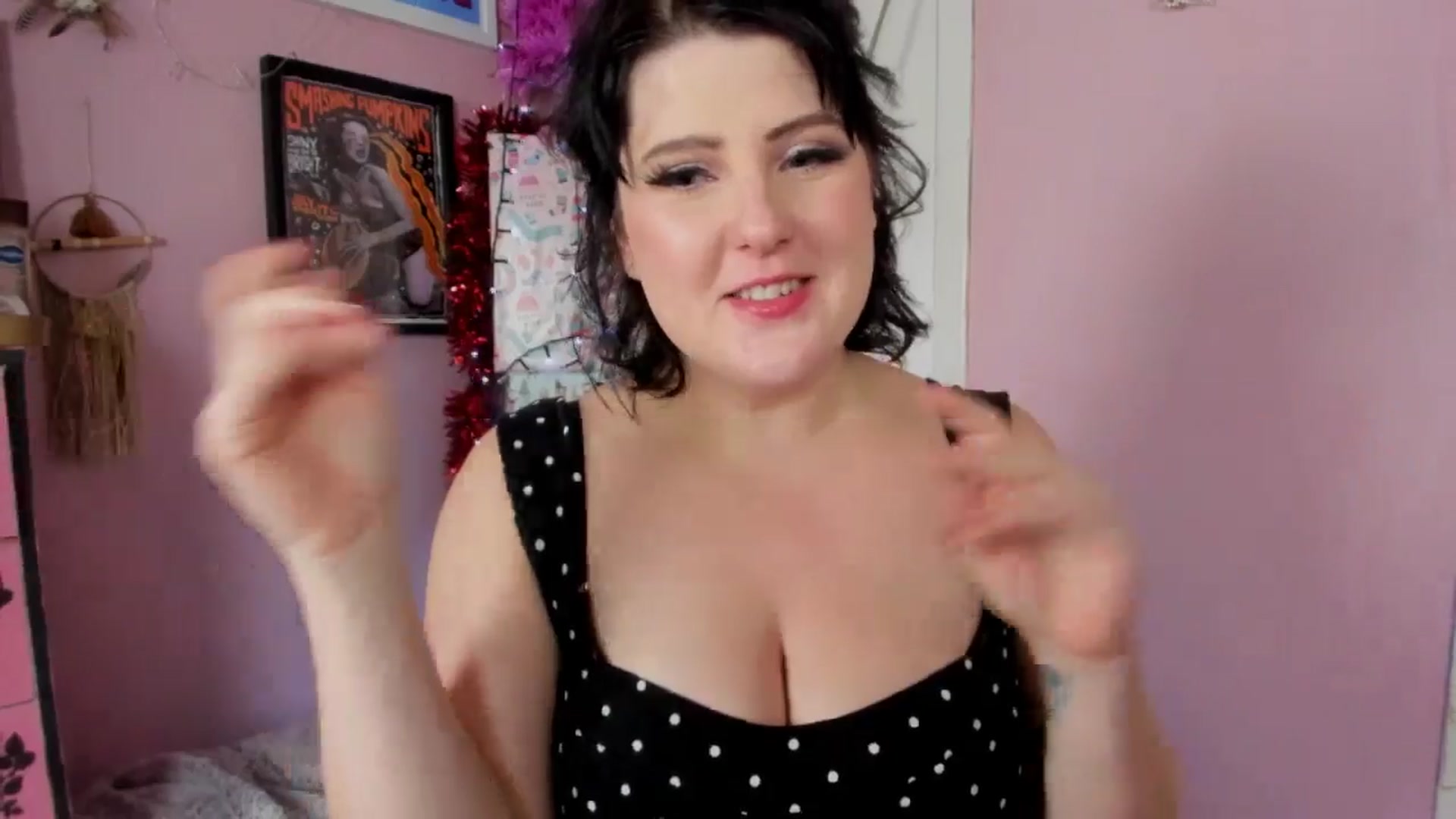 Gallery image thumbnail from MissMimiRose's myfreecams stream on, 12/07/2024, 16:04 image 12 of 20