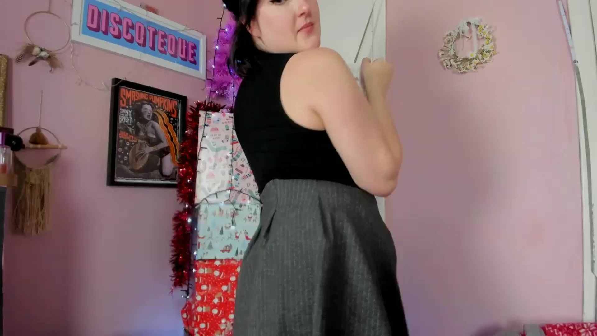 Gallery image thumbnail from MissMimiRose's myfreecams stream on, 12/11/2024, 22:19 image 10 of 20