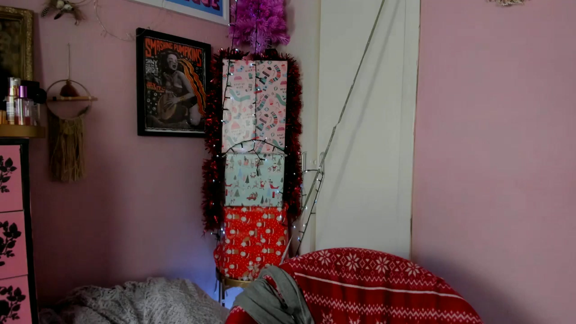 Gallery image thumbnail from MissMimiRose's myfreecams stream on, 12/11/2024, 22:19 image 20 of 20