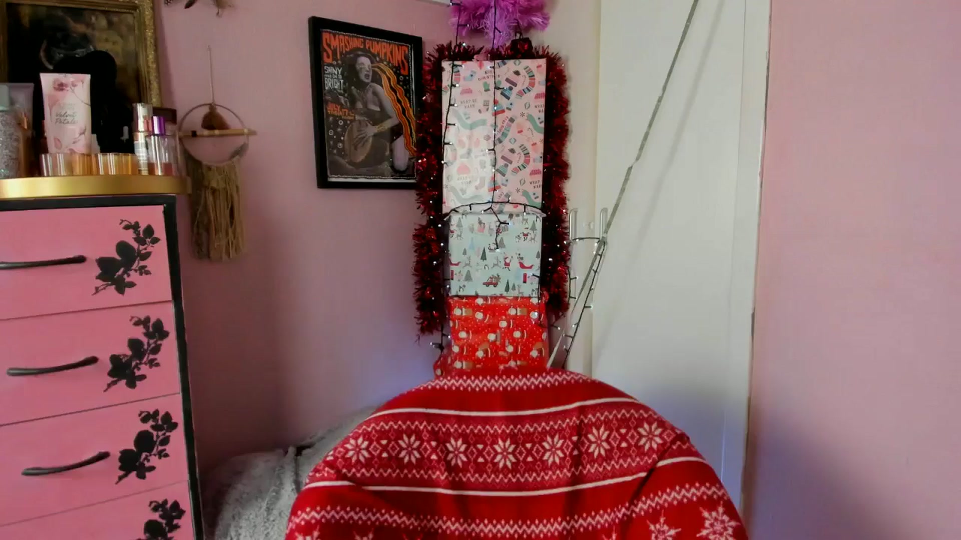 Gallery image thumbnail from MissMimiRose's myfreecams stream on, 12/21/2024, 18:37 image 11 of 20