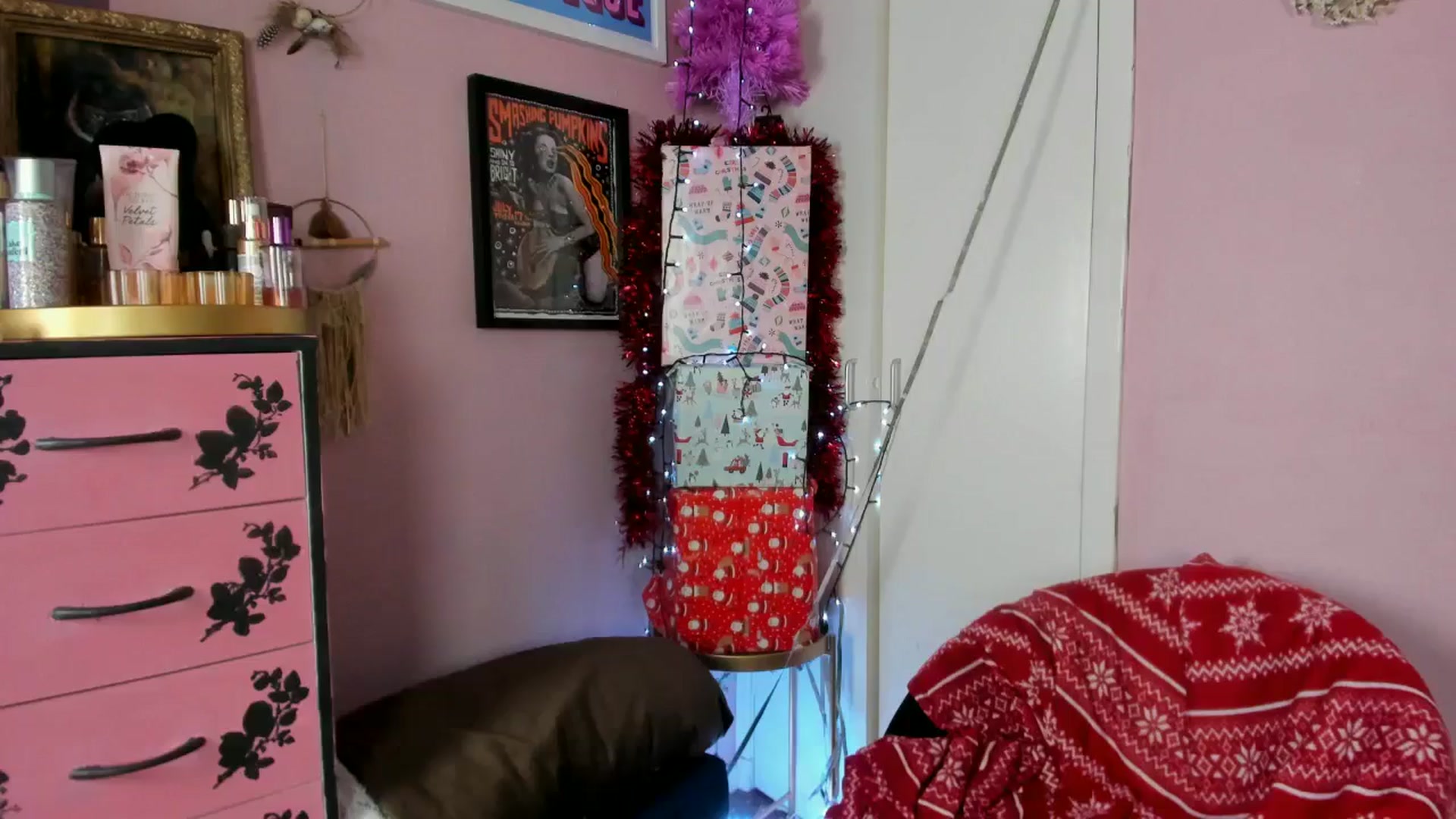 Gallery image thumbnail from MissMimiRose's myfreecams stream on, 12/28/2024, 13:59 image 12 of 20