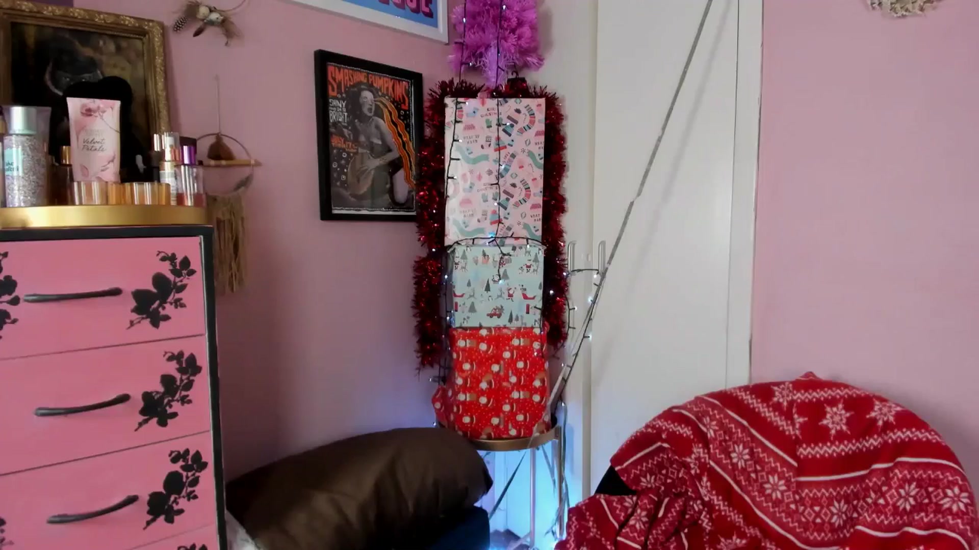 Gallery image thumbnail from MissMimiRose's myfreecams stream on, 12/28/2024, 13:59 image 13 of 20
