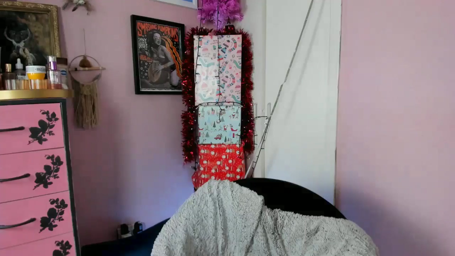 Gallery image thumbnail from MissMimiRose's myfreecams stream on, 01/06/2025, 23:10 image 12 of 20