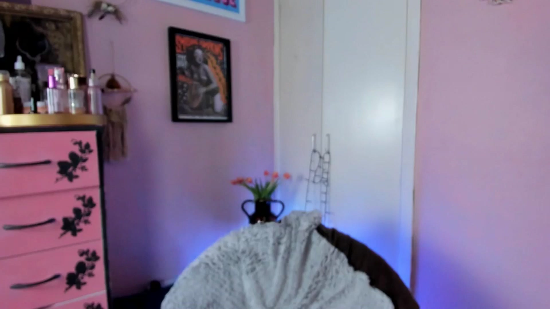 Gallery image thumbnail from MissMimiRose's myfreecams stream on, 04/18/2025, 22:06 image 16 of 20