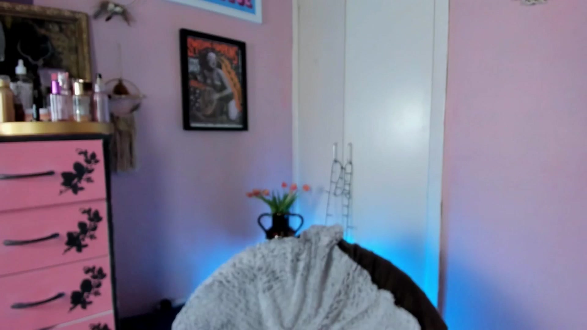 Gallery image thumbnail from MissMimiRose's myfreecams stream on, 04/18/2025, 22:06 image 17 of 20