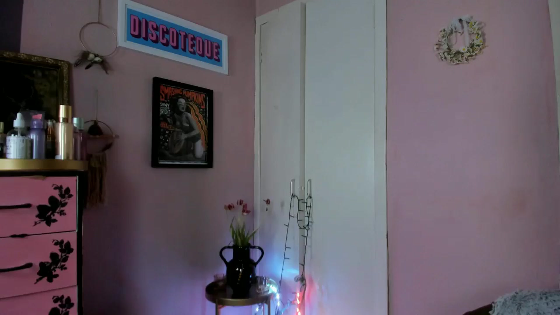 Gallery image thumbnail from MissMimiRose's myfreecams stream on, 05/06/2025, 21:23 image 2 of 20