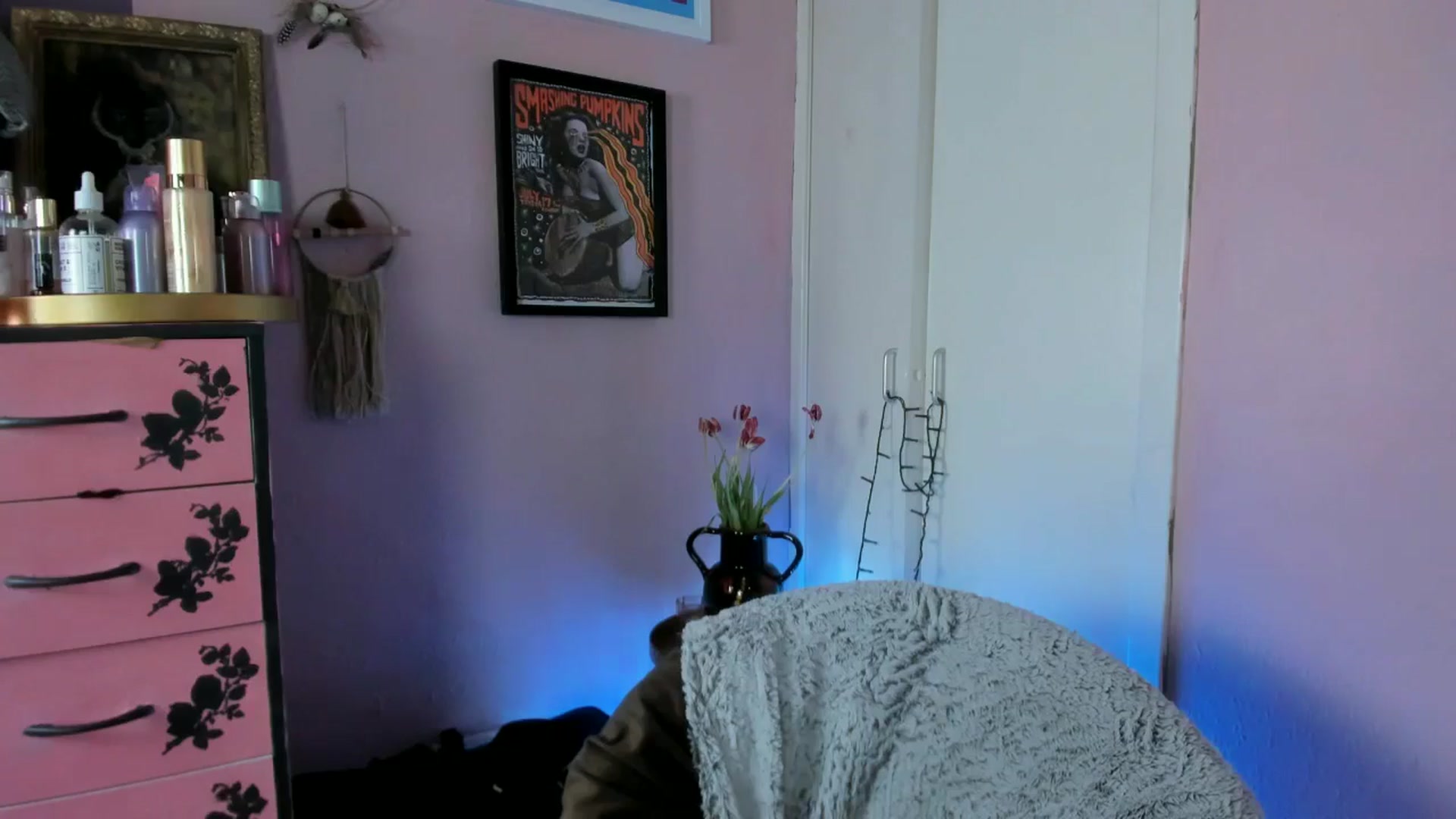 Gallery image thumbnail from MissMimiRose's myfreecams stream on, 05/06/2025, 21:23 image 18 of 20