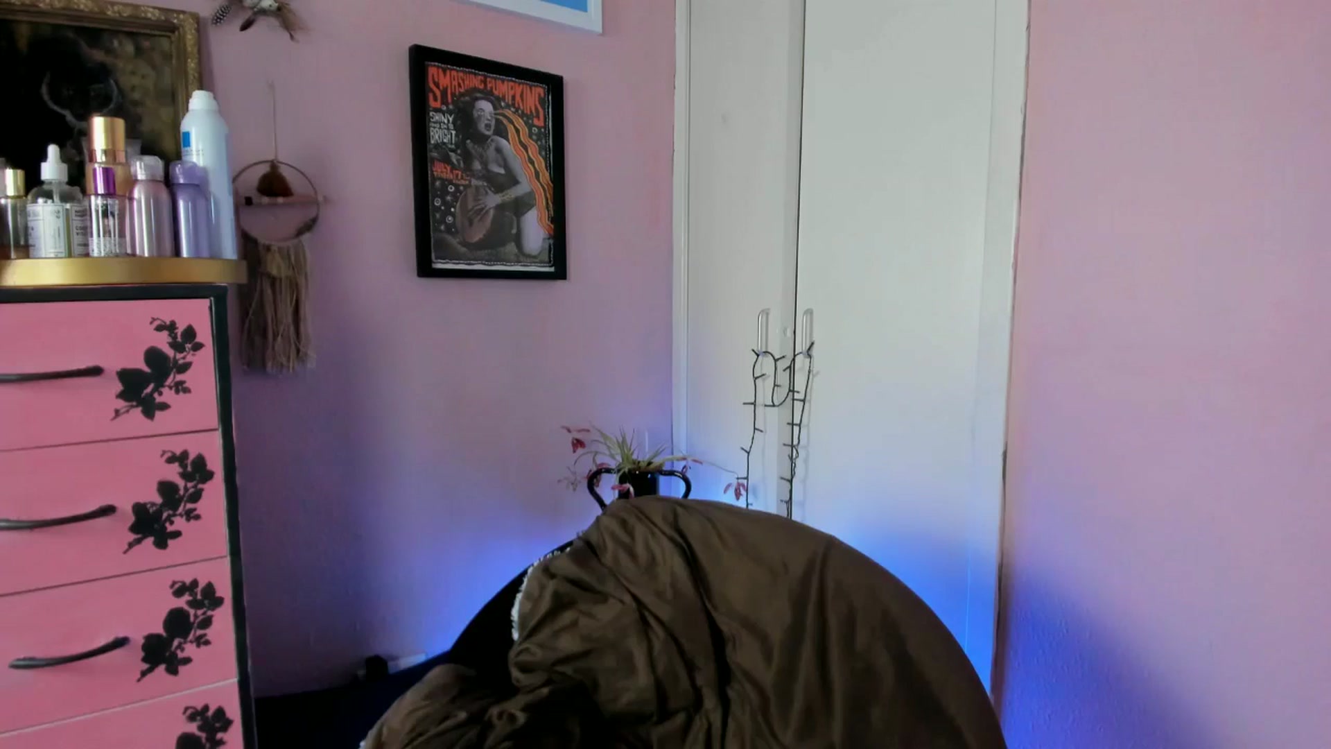 Gallery image thumbnail from MissMimiRose's myfreecams stream on, 05/31/2025, 14:20 image 14 of 20