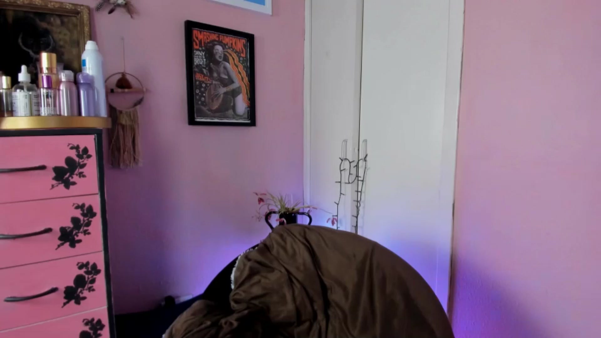Gallery image thumbnail from MissMimiRose's myfreecams stream on, 05/31/2025, 14:20 image 13 of 20