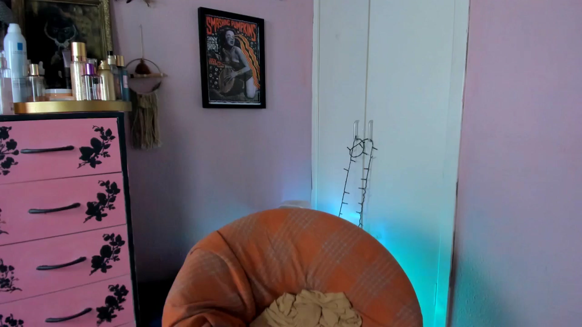 Gallery image thumbnail from MissMimiRose's myfreecams stream on, 06/27/2025, 14:05 image 19 of 20
