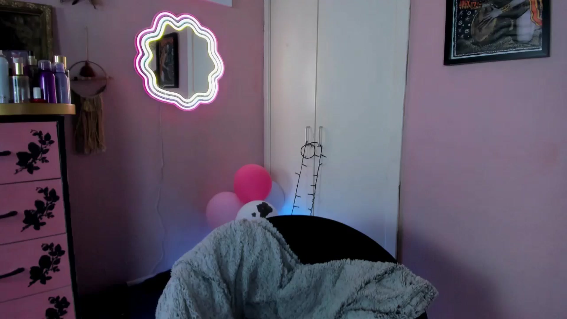 Gallery image thumbnail from MissMimiRose's myfreecams stream on, 07/22/2025, 21:13 image 15 of 20