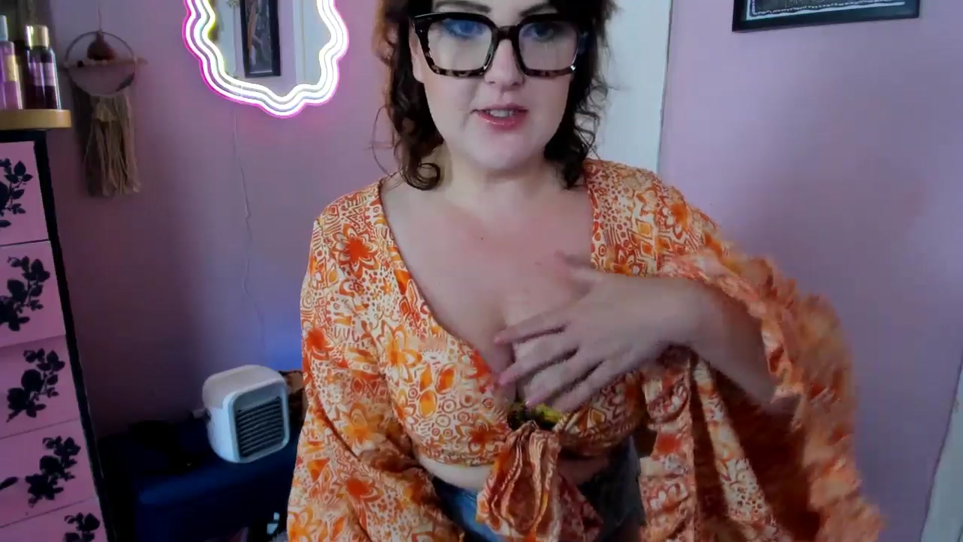 Gallery image thumbnail from MissMimiRose's myfreecams stream on, 08/06/2025, 21:01 image 6 of 20