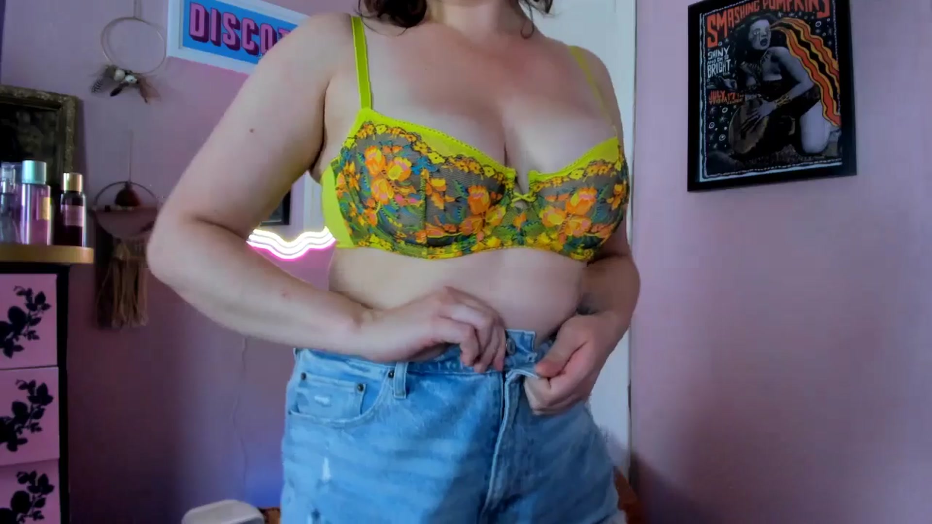 Gallery image thumbnail from MissMimiRose's myfreecams stream on, 08/06/2025, 21:01 image 10 of 20
