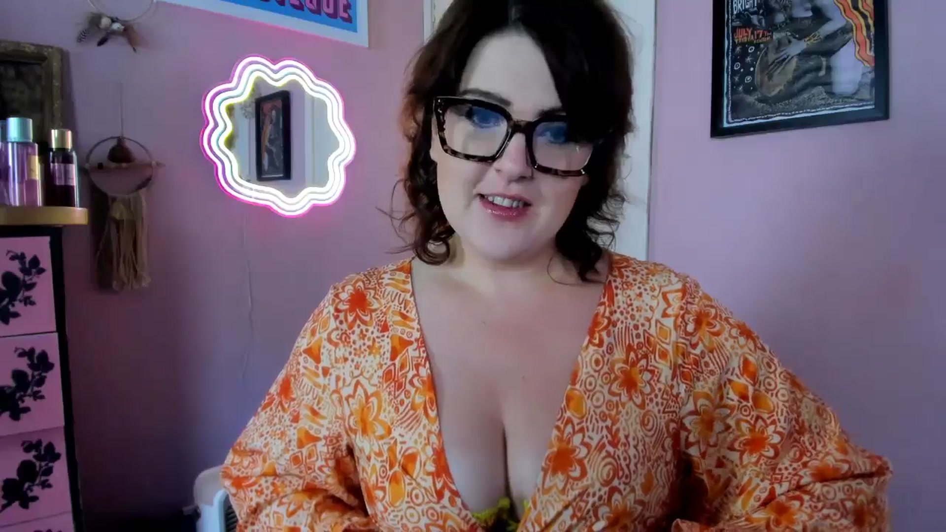Gallery image thumbnail from MissMimiRose's myfreecams stream on, 08/06/2025, 21:01 image 5 of 20