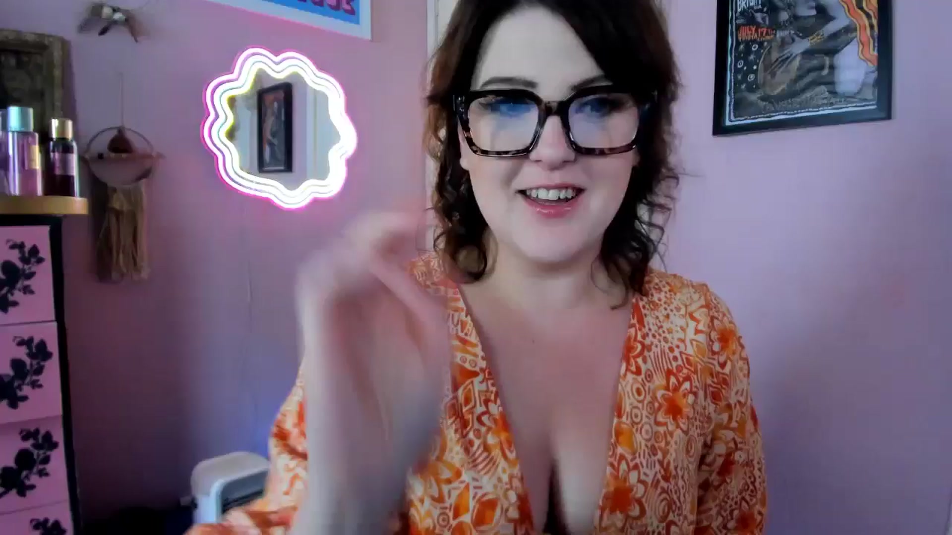Gallery image thumbnail from MissMimiRose's myfreecams stream on, 08/06/2025, 21:01 image 11 of 20