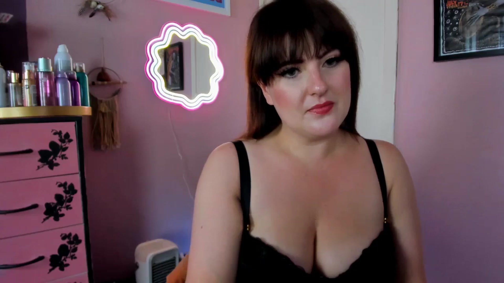 Gallery image thumbnail from MissMimiRose's myfreecams stream on, 09/01/2025, 14:09 image 19 of 20