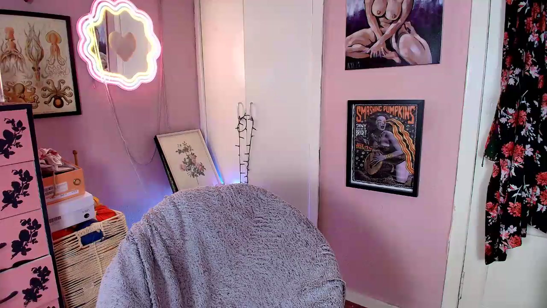 Gallery image thumbnail from MissMimiRose's myfreecams stream on, 05/28/2026, 21:56 image 17 of 20