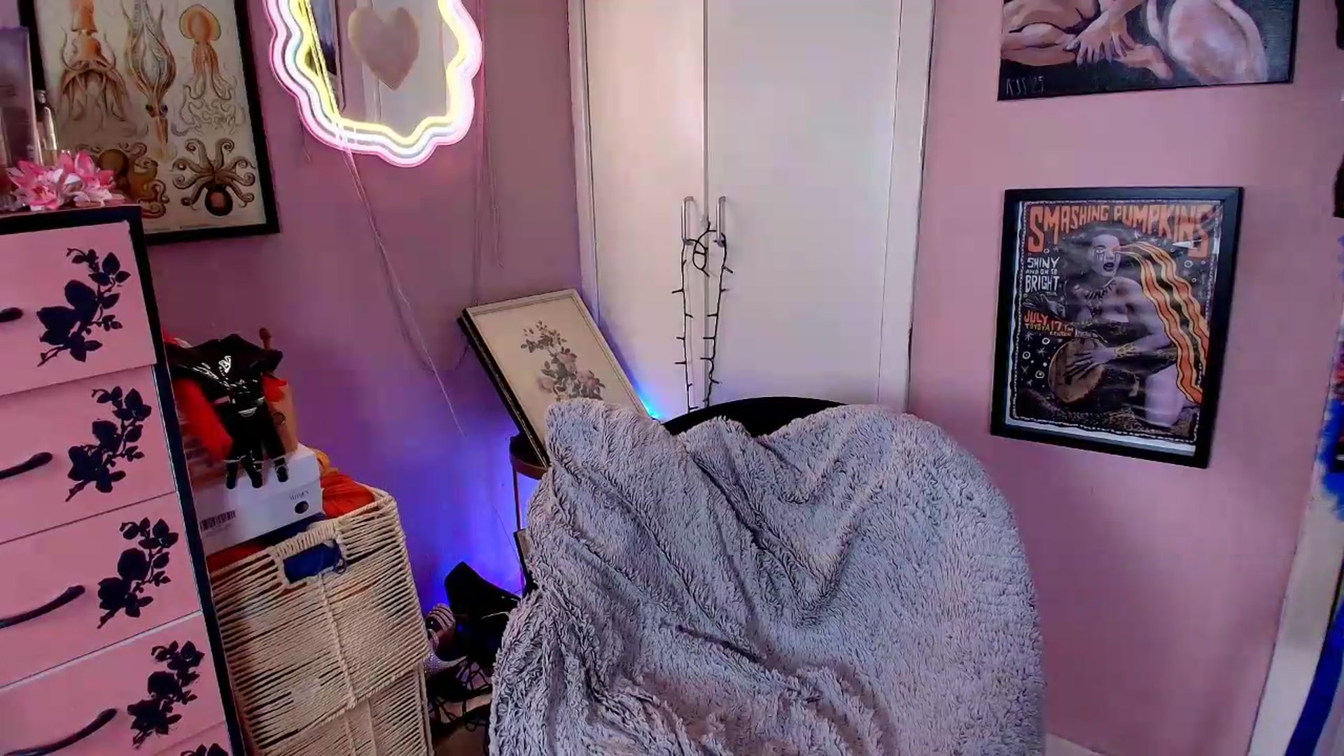 Gallery image thumbnail from MissMimiRose's myfreecams stream on, 08/05/2026, 21:28 image 20 of 20