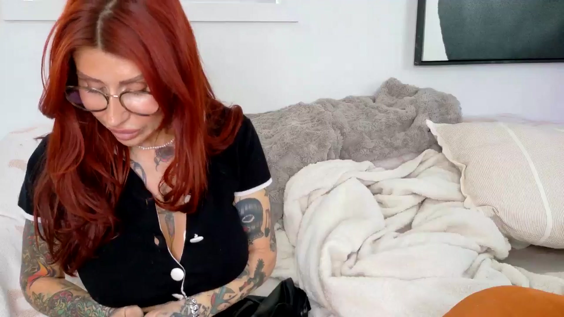 Gallery image thumbnail from MissMischke's myfreecams stream on, 04/06/2026, 17:01 image 9 of 20