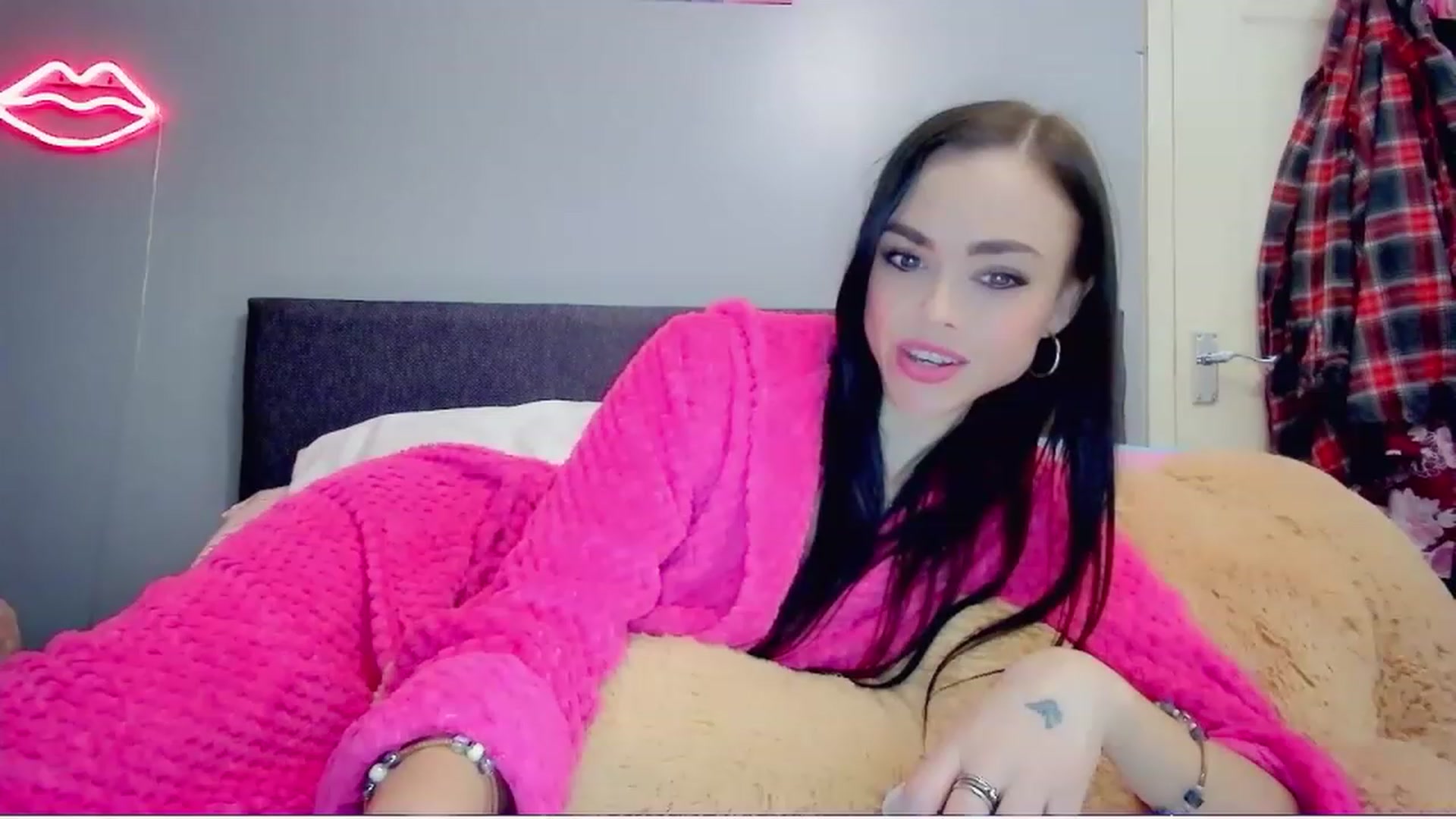 Gallery image thumbnail from MissMistletoe's myfreecams stream on, 03/08/2023, 03:46 image 3 of 20