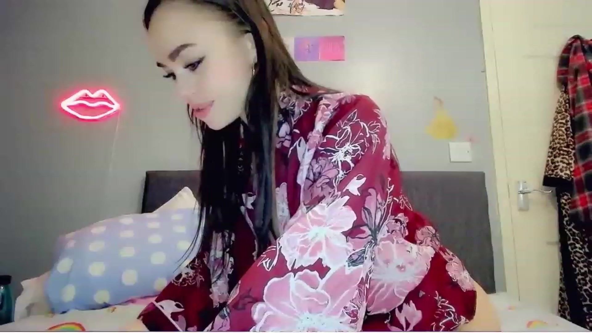 Gallery image thumbnail from MissMistletoe's myfreecams stream on, 03/08/2023, 06:51 image 17 of 20