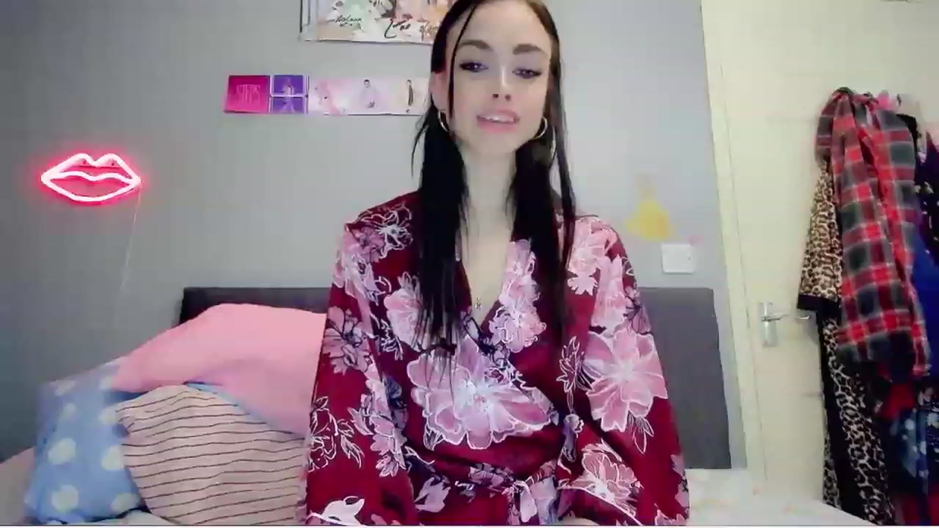 Gallery image thumbnail from MissMistletoe's myfreecams stream on, 03/08/2023, 06:51 image 9 of 20