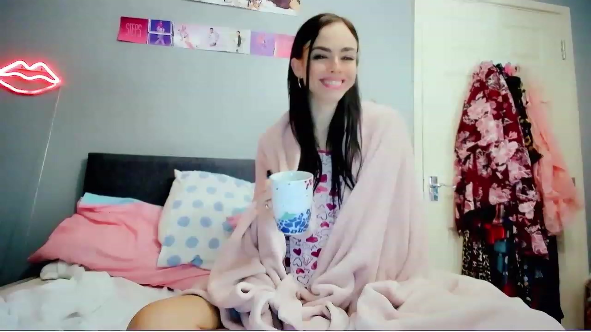 Gallery image thumbnail from MissMistletoe's myfreecams stream on, 03/13/2023, 04:37 image 7 of 20