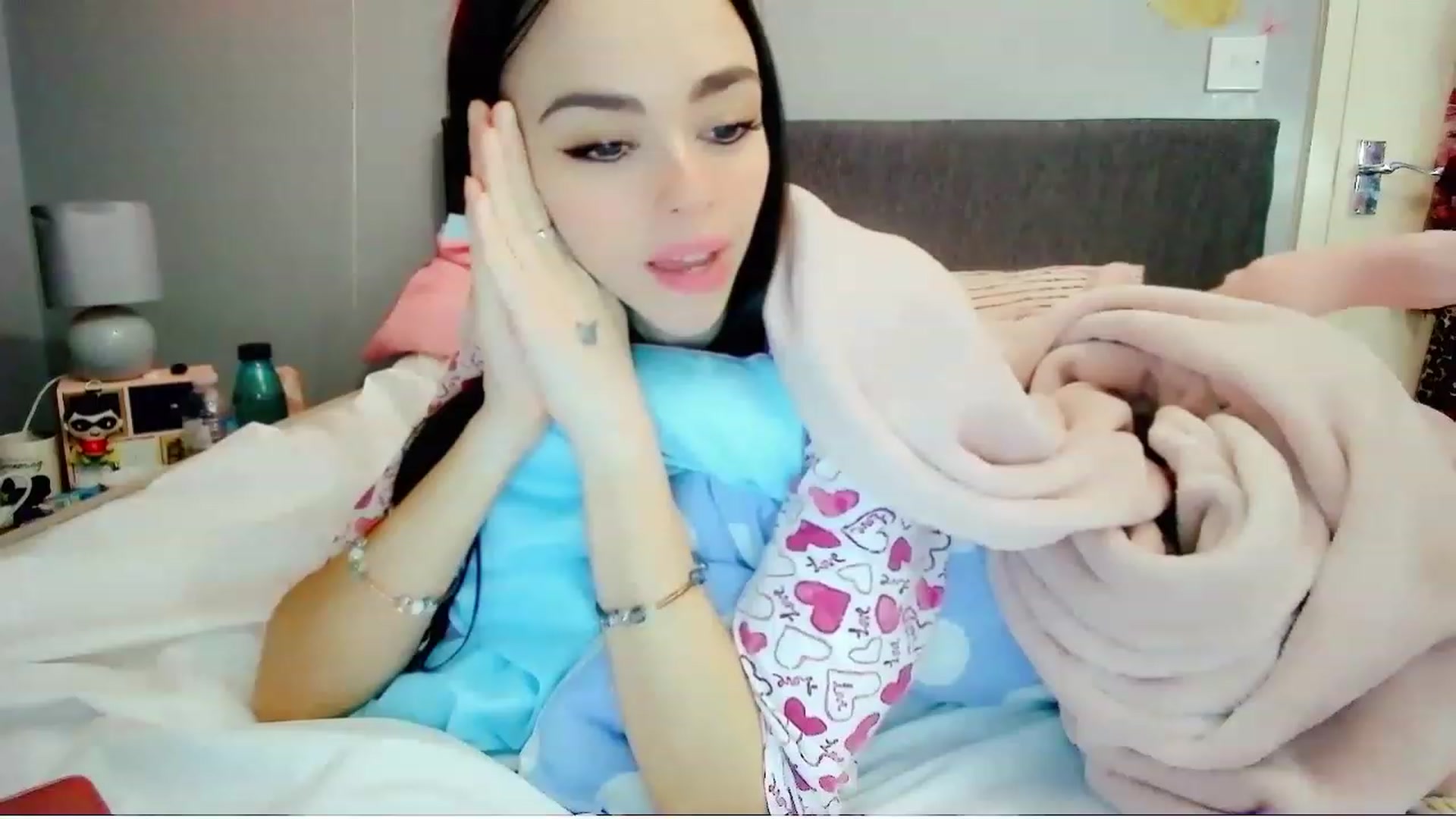 Gallery image thumbnail from MissMistletoe's myfreecams stream on, 03/13/2023, 04:37 image 14 of 20