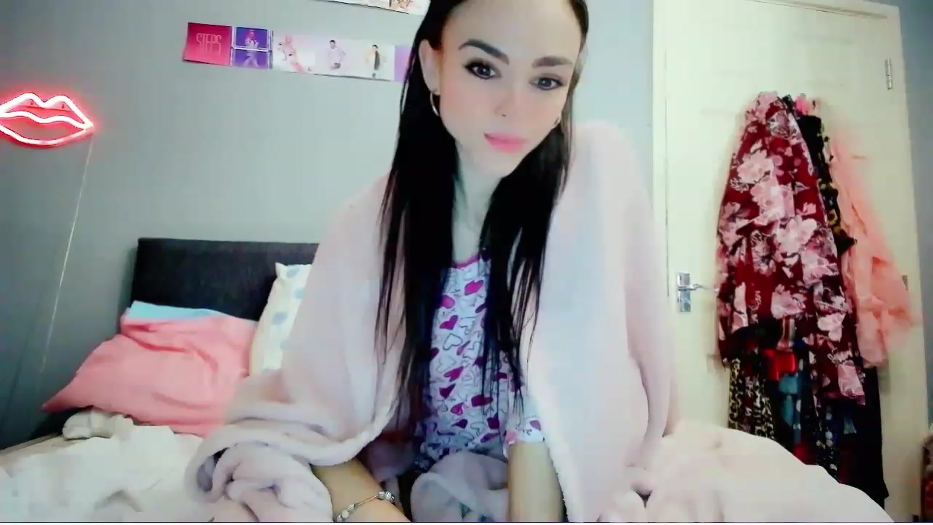 Gallery image thumbnail from MissMistletoe's myfreecams stream on, 03/13/2023, 04:37 image 8 of 20