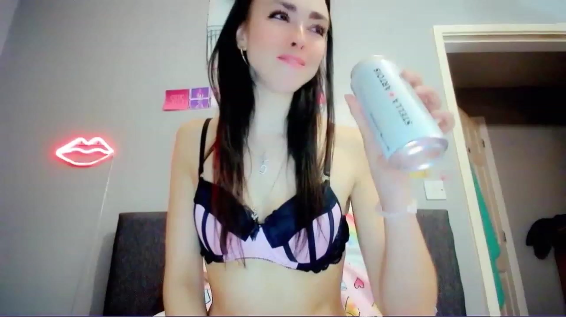 Gallery image thumbnail from MissMistletoe's myfreecams stream on, 05/14/2023, 23:53 image 8 of 20