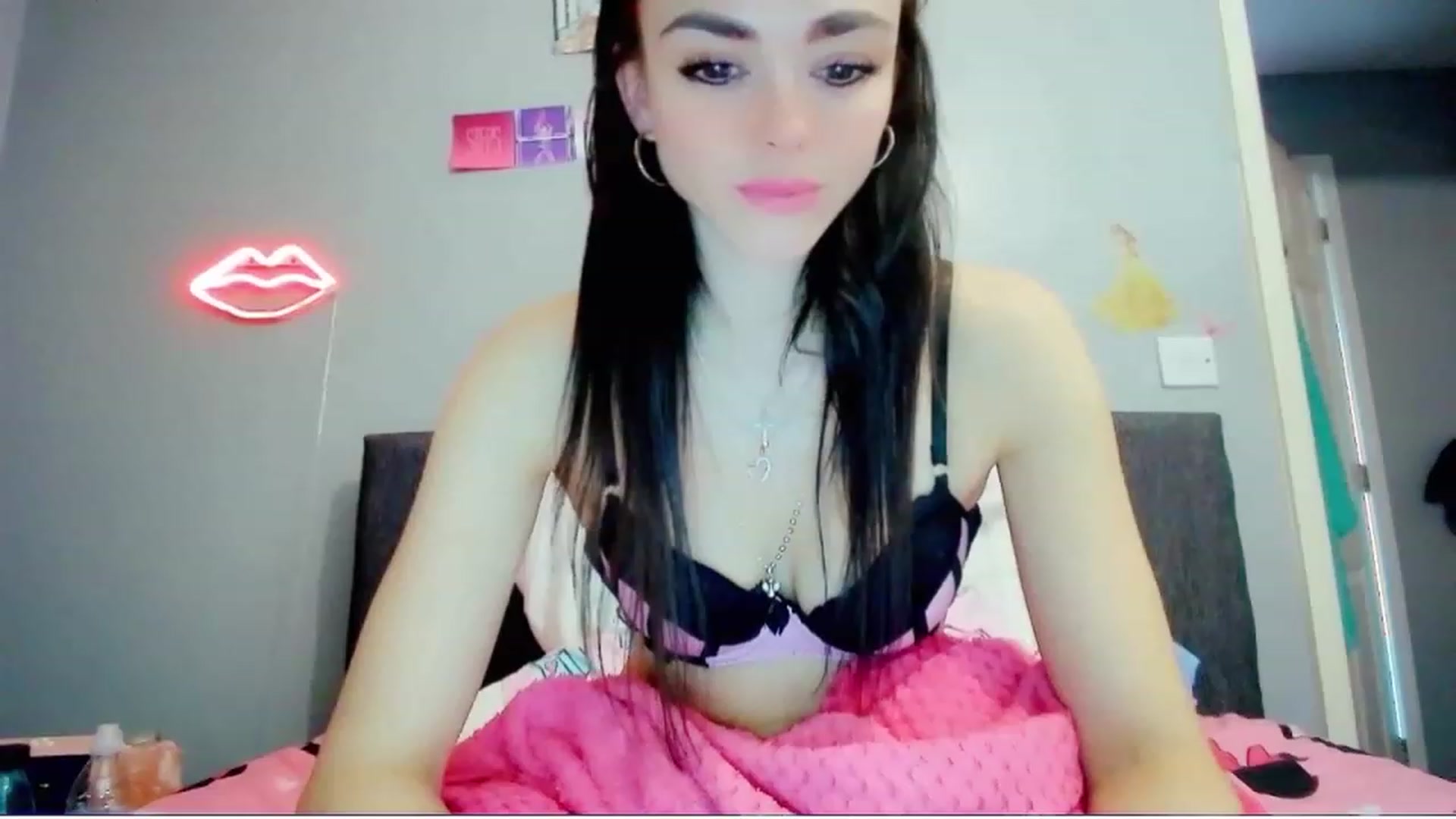 Gallery image thumbnail from MissMistletoe's myfreecams stream on, 05/15/2023, 07:22 image 3 of 20
