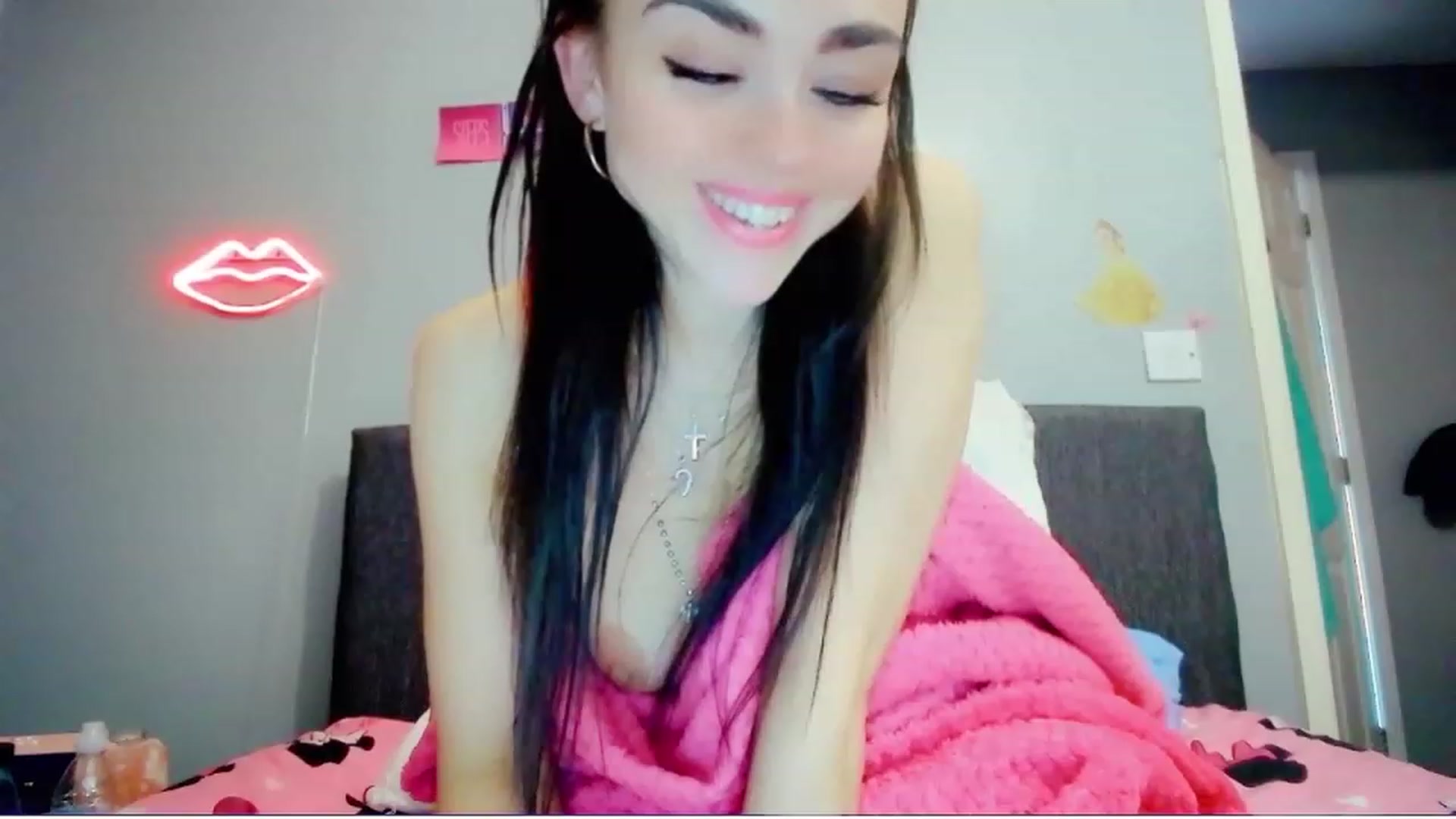 Gallery image thumbnail from MissMistletoe's myfreecams stream on, 05/15/2023, 07:22 image 2 of 20