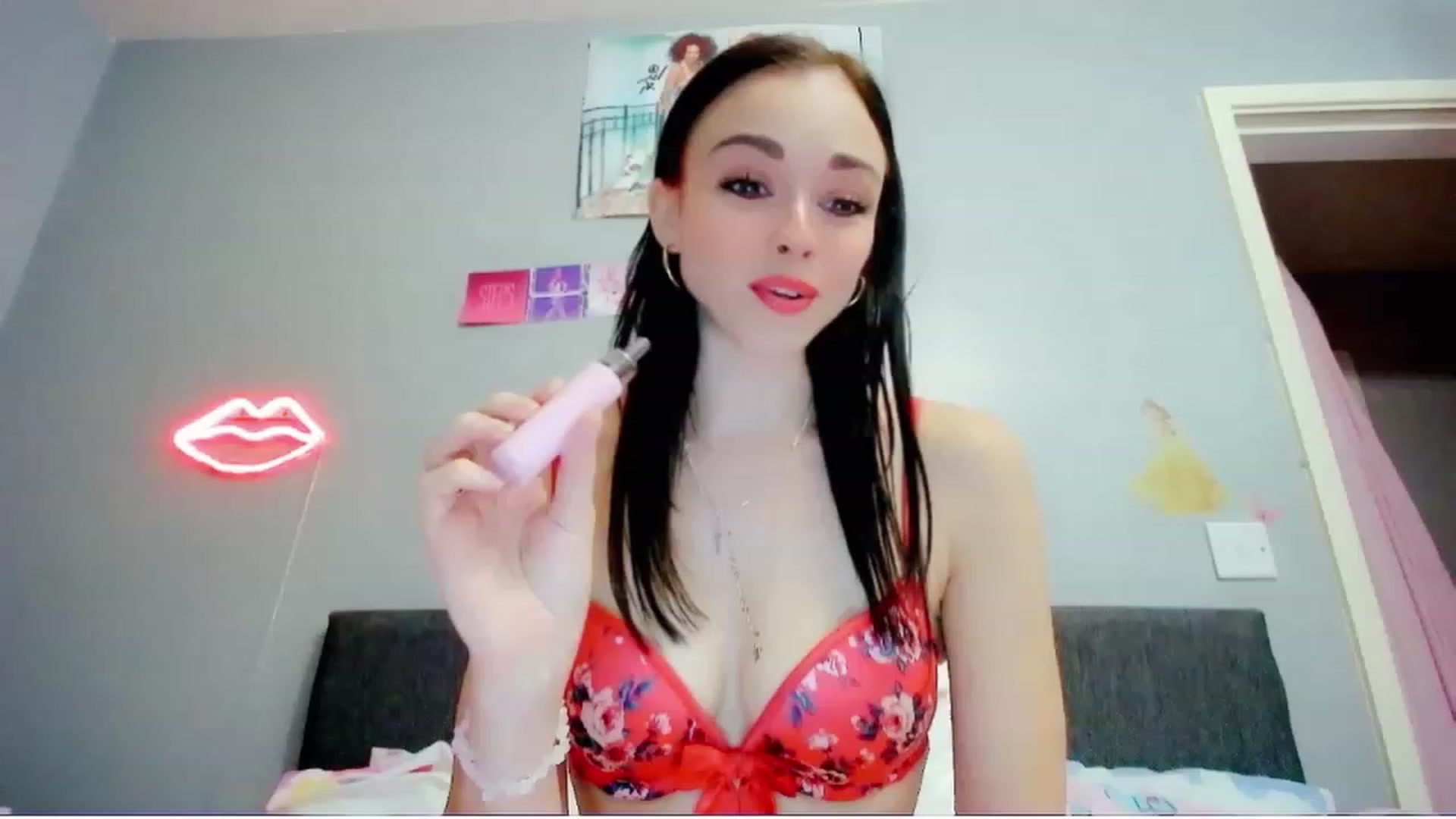 Gallery image thumbnail from MissMistletoe's myfreecams stream on, 07/17/2023, 22:55 image 1 of 20
