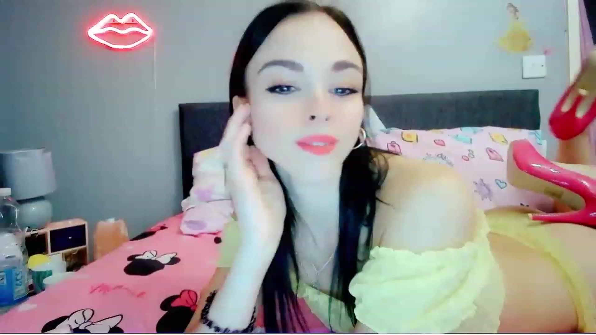Gallery image thumbnail from MissMistletoe's myfreecams stream on, 07/18/2023, 18:05 image 6 of 20