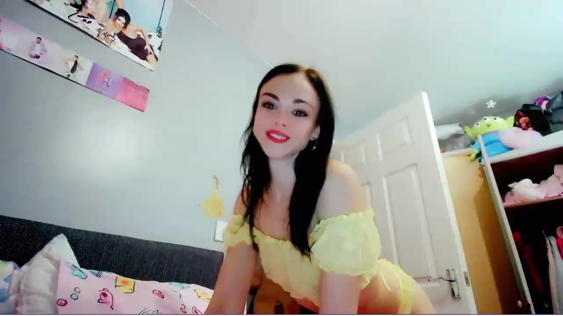 Gallery image thumbnail from MissMistletoe's myfreecams stream on, 07/18/2023, 18:05 image 3 of 20