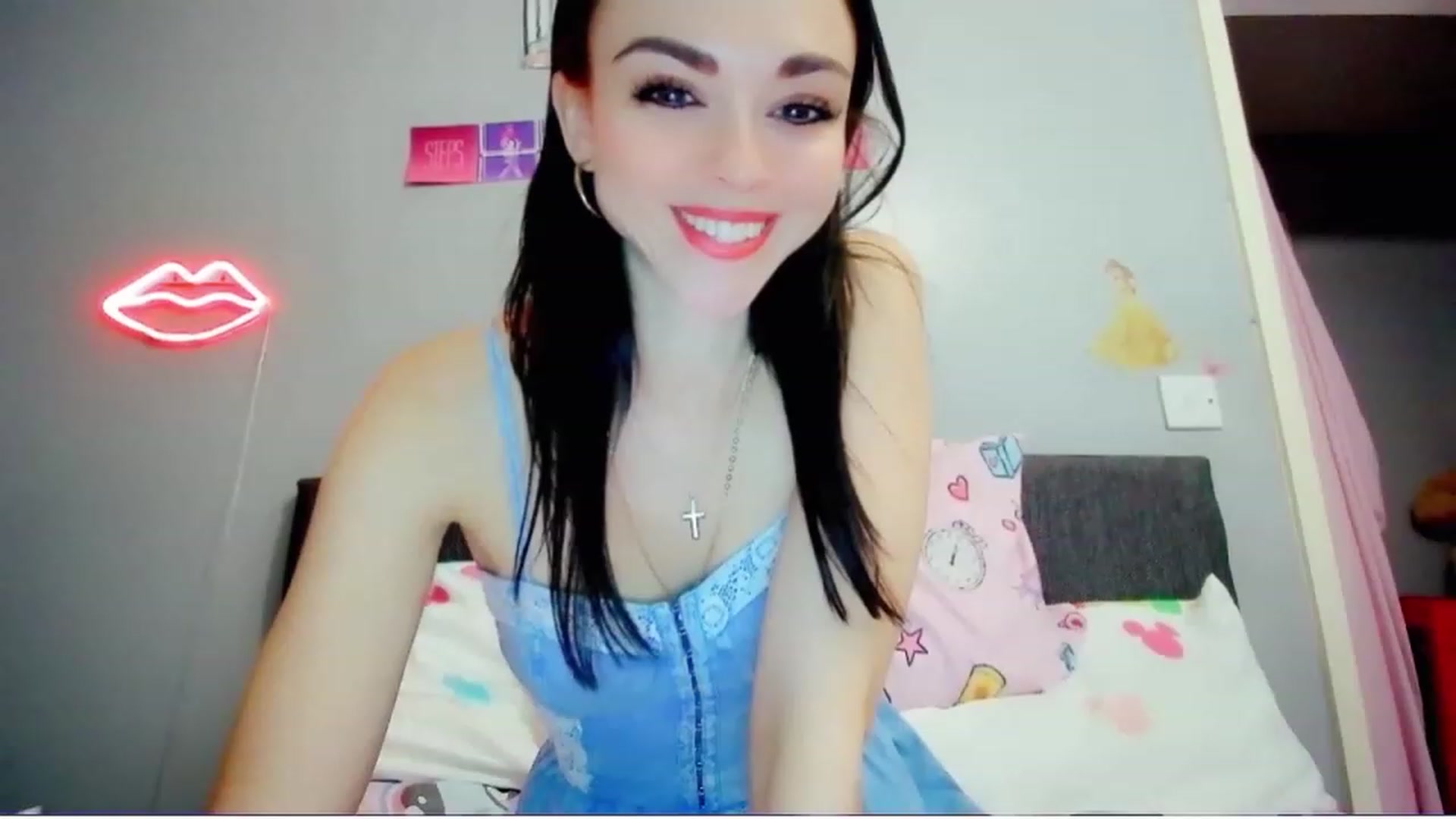 Gallery image thumbnail from MissMistletoe's myfreecams stream on, 07/18/2023, 18:32 image 2 of 20