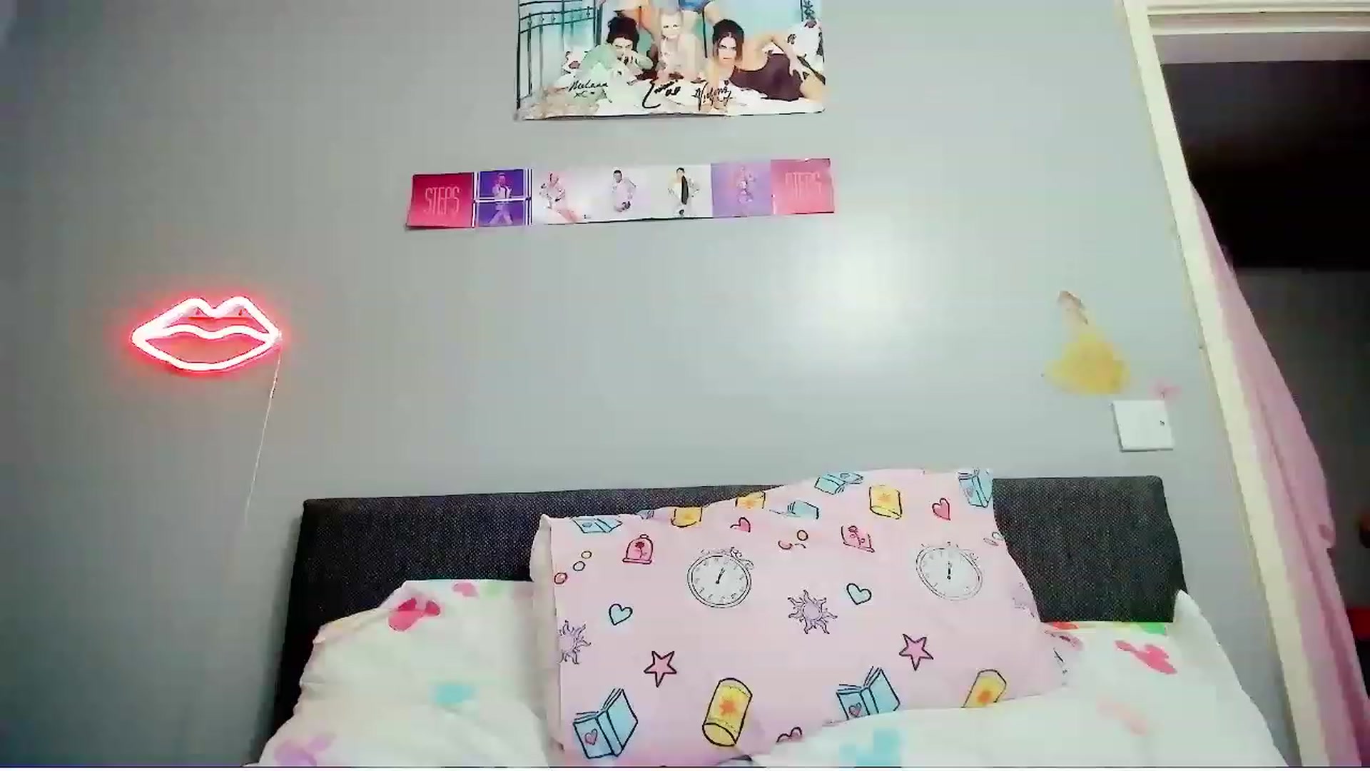 Gallery image thumbnail from MissMistletoe's myfreecams stream on, 07/18/2023, 18:32 image 13 of 20