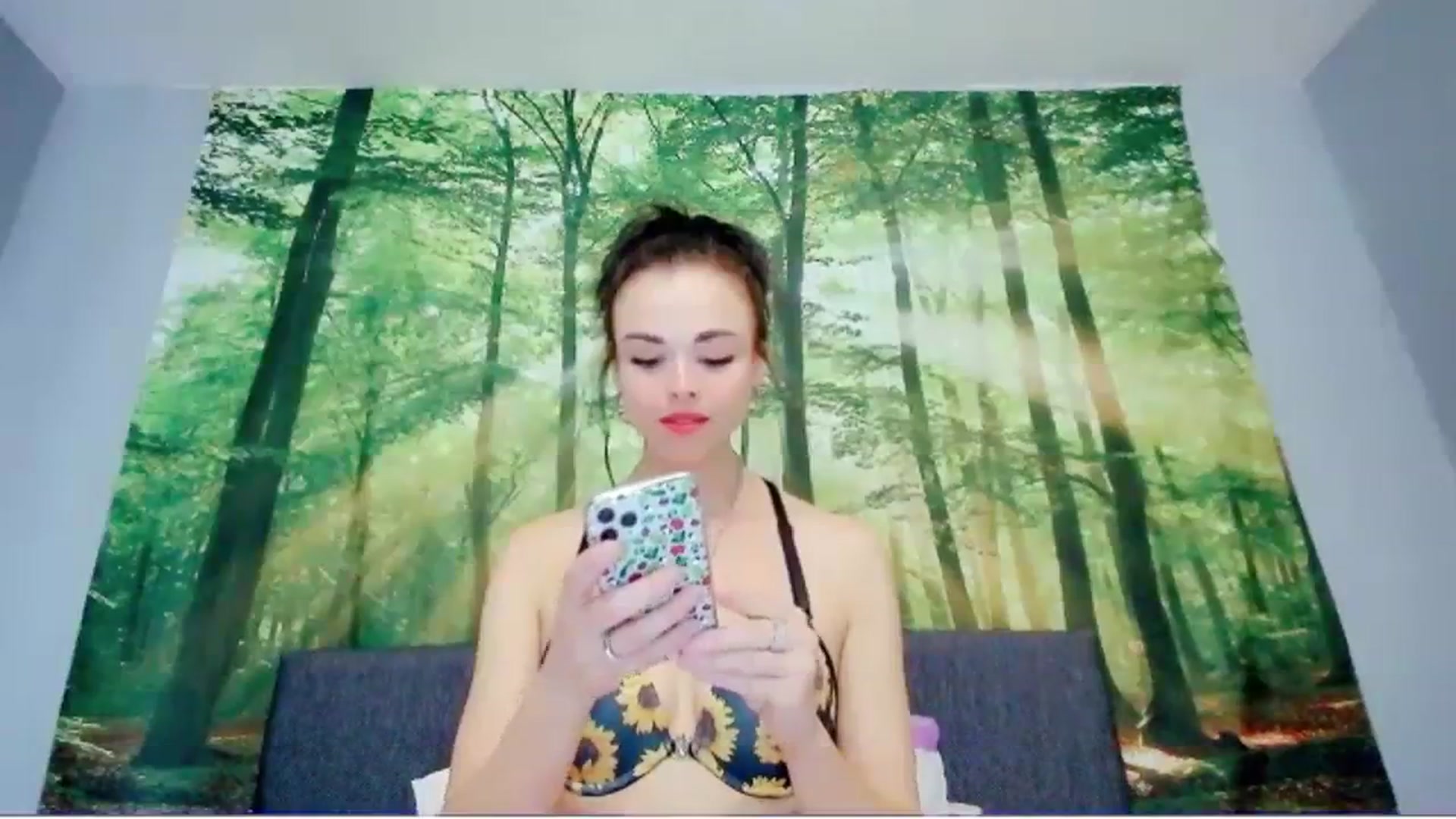 Gallery image thumbnail from MissMistletoe's myfreecams stream on, 08/20/2023, 12:12 image 19 of 20