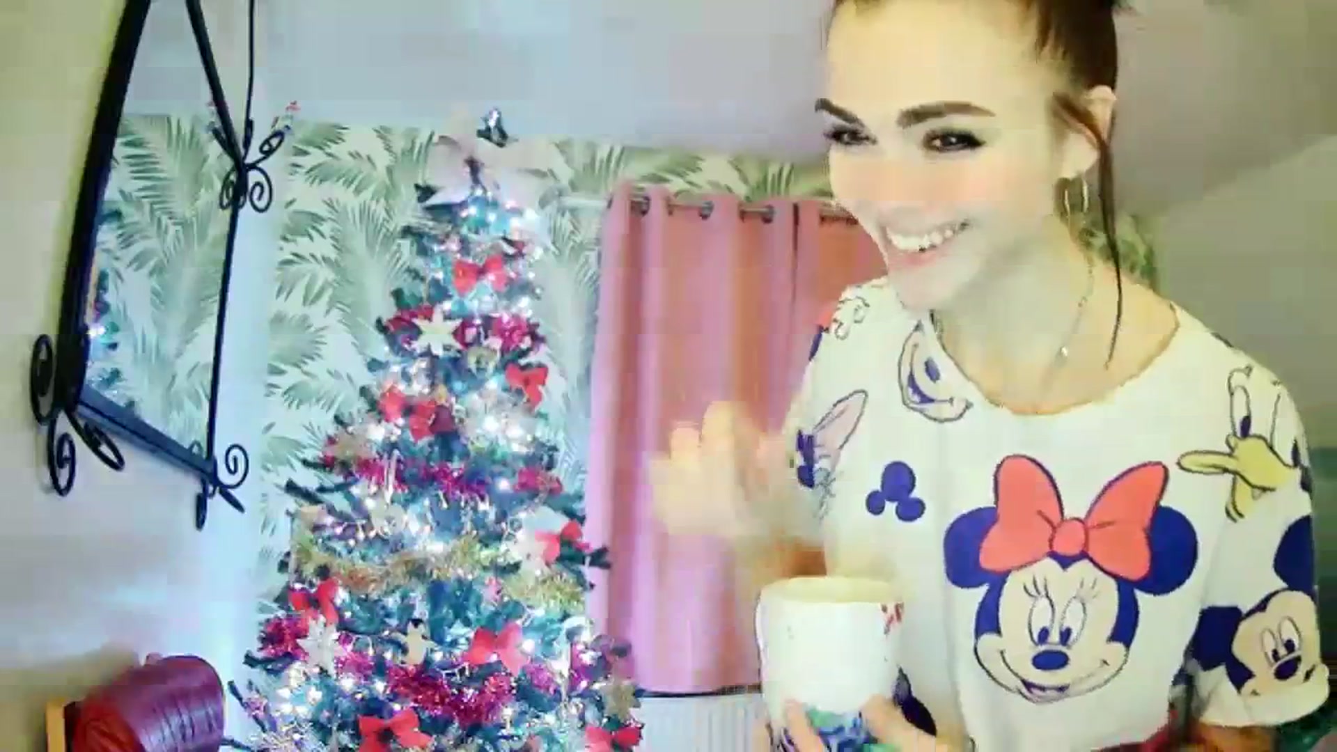 Gallery image thumbnail from MissMistletoe's myfreecams stream on, 11/24/2023, 24:39 image 17 of 20