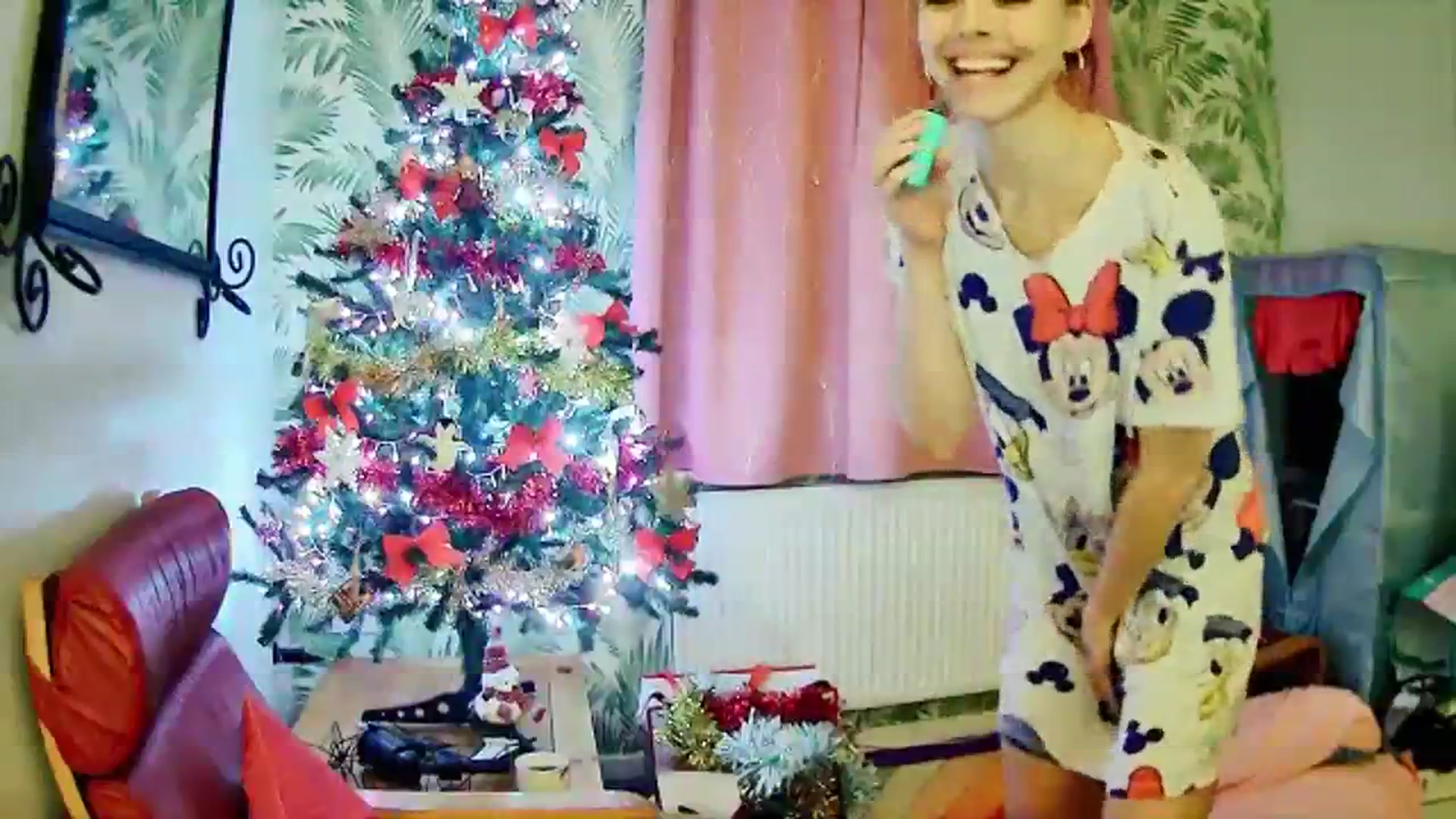 Gallery image thumbnail from MissMistletoe's myfreecams stream on, 11/24/2023, 24:39 image 8 of 20
