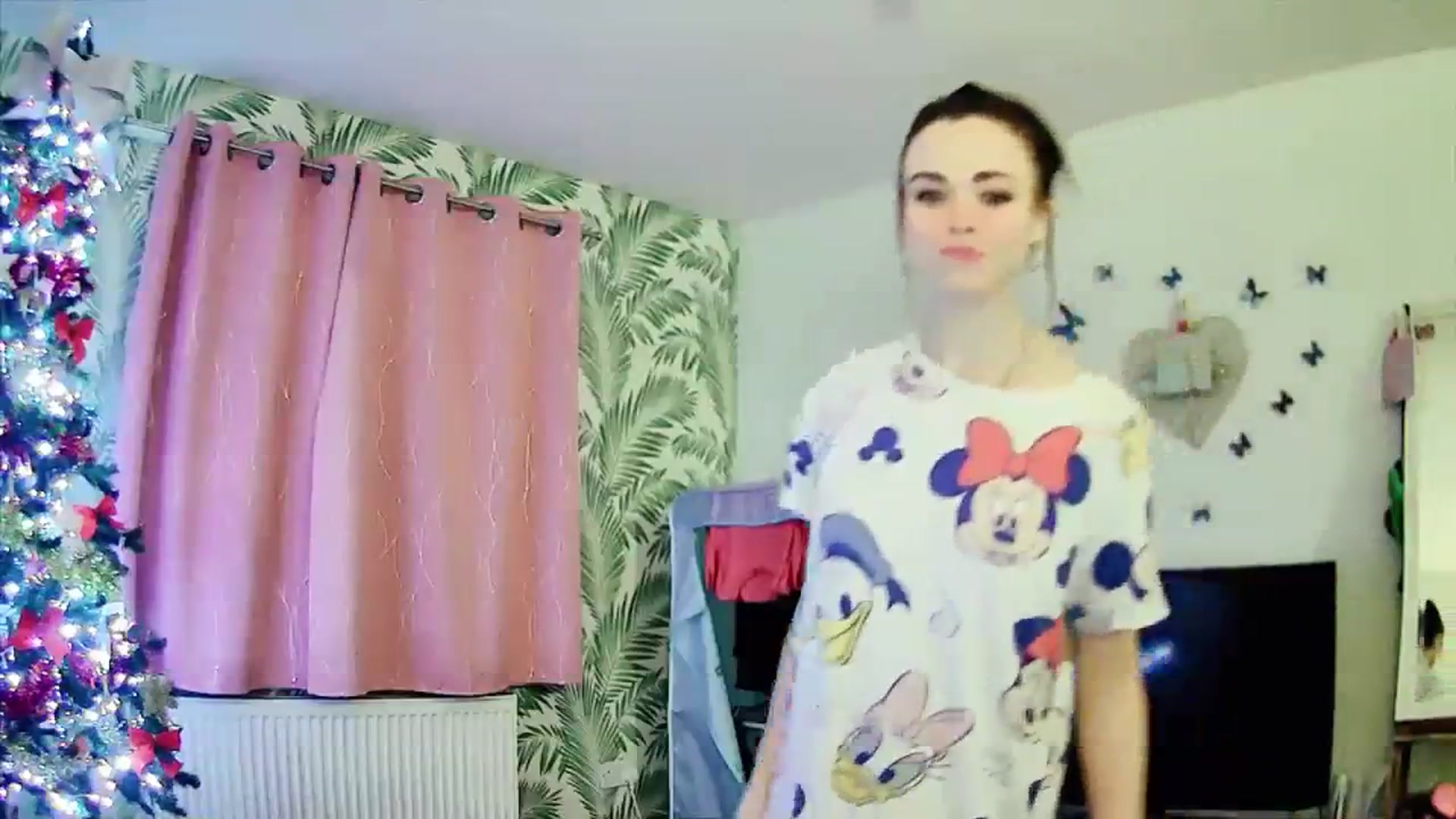 Gallery image thumbnail from MissMistletoe's myfreecams stream on, 11/24/2023, 02:53 image 13 of 20