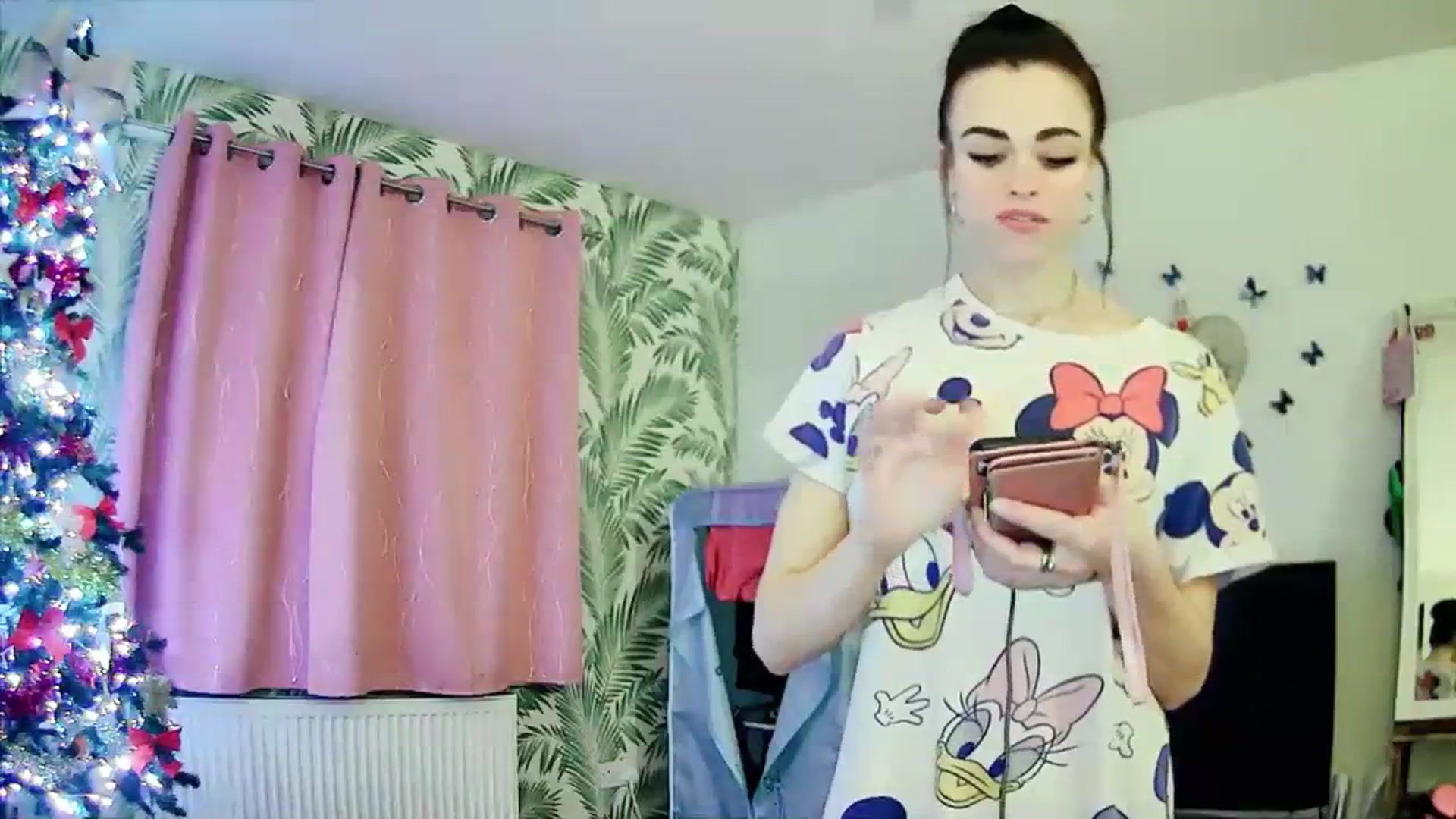 Gallery image thumbnail from MissMistletoe's myfreecams stream on, 11/24/2023, 02:53 image 6 of 20