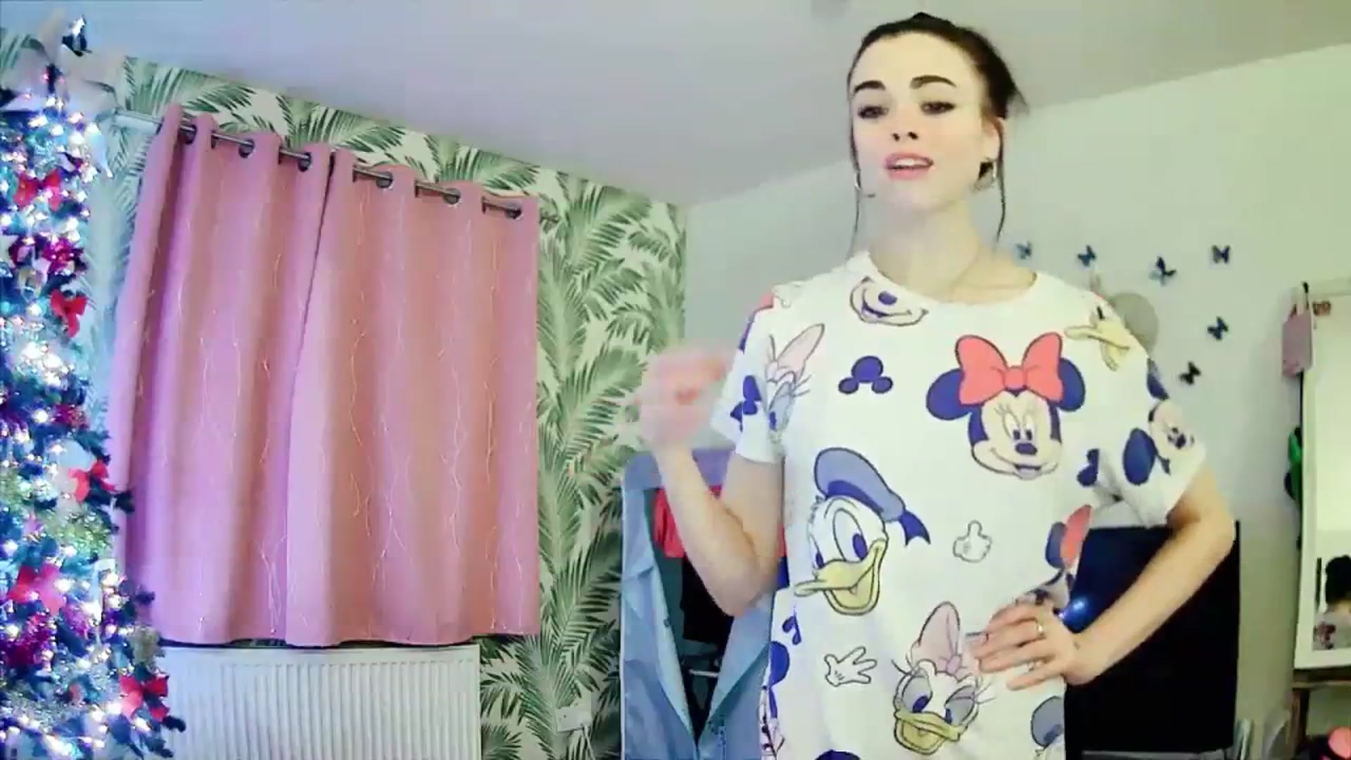 Gallery image thumbnail from MissMistletoe's myfreecams stream on, 11/24/2023, 02:53 image 4 of 20
