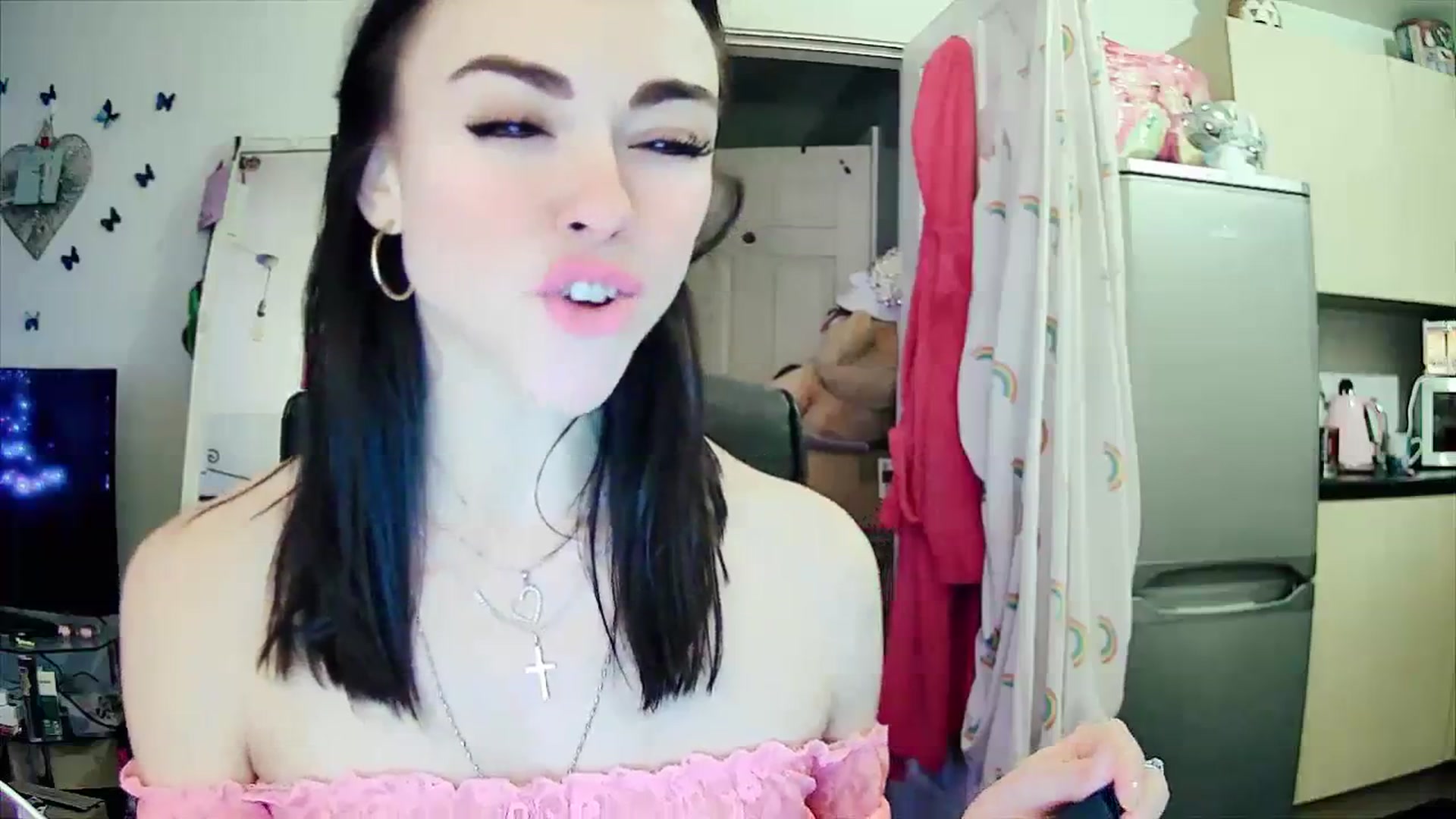 Gallery image thumbnail from MissMistletoe's myfreecams stream on, 11/25/2023, 01:37 image 12 of 20