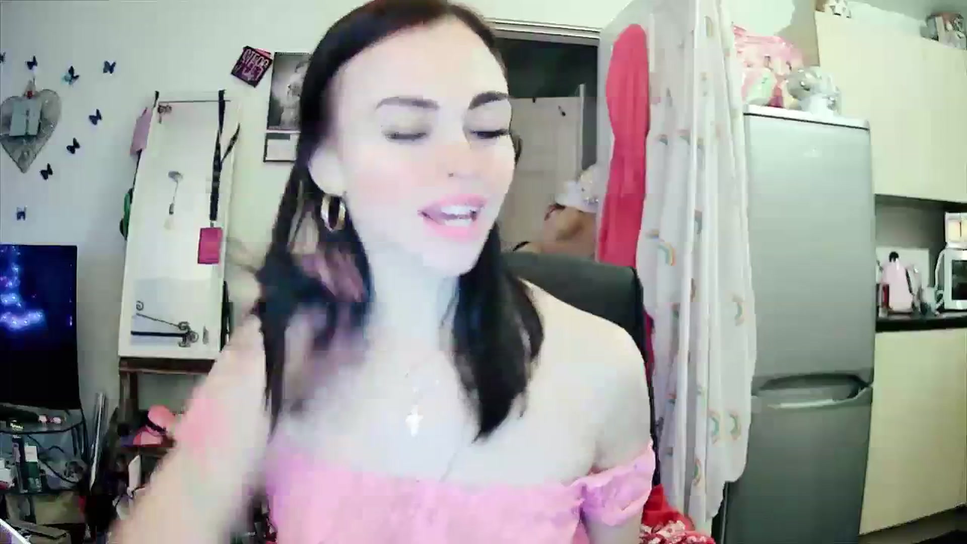 Gallery image thumbnail from MissMistletoe's myfreecams stream on, 11/25/2023, 01:37 image 11 of 20