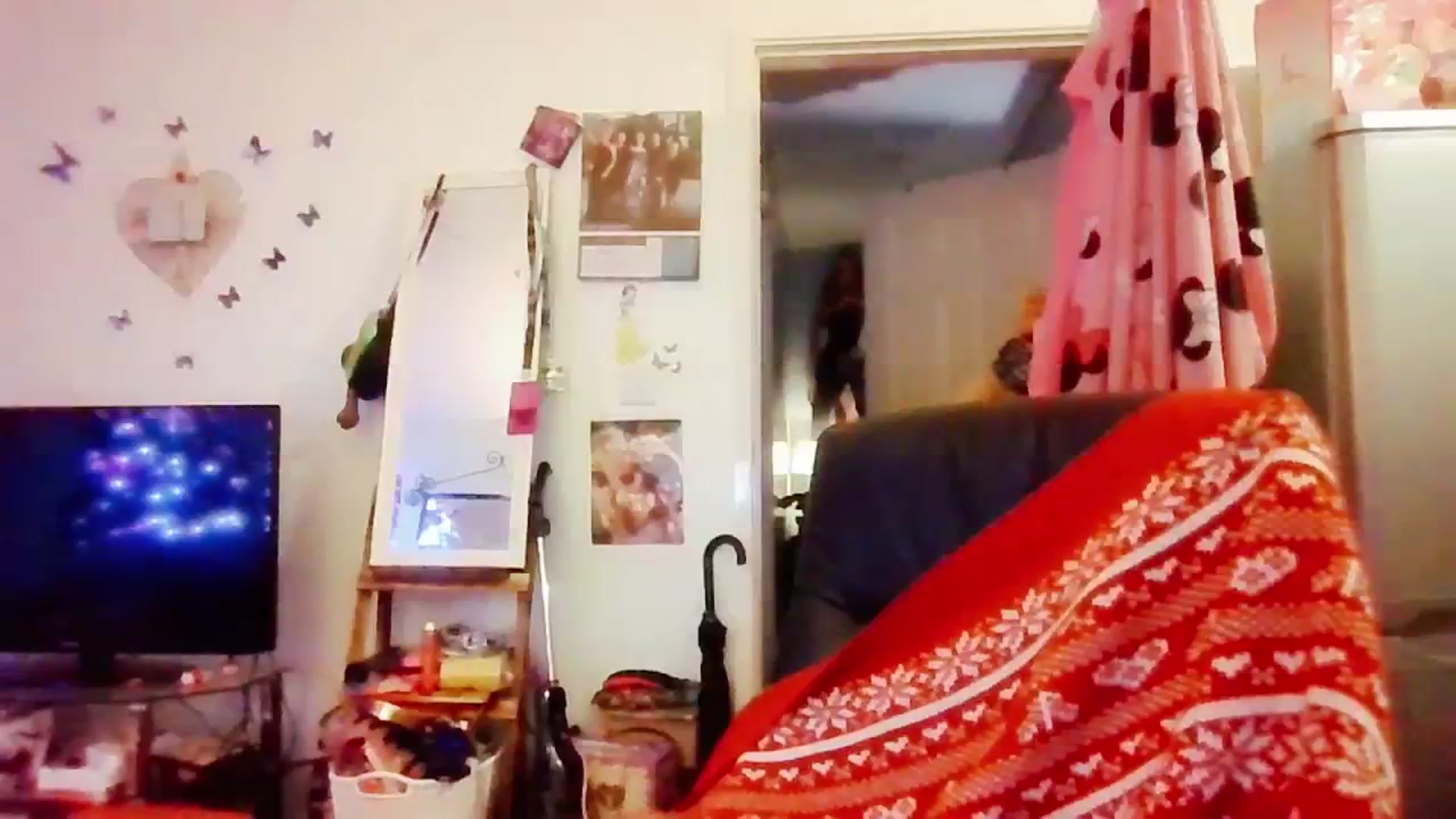 Gallery image thumbnail from MissMistletoe's myfreecams stream on, 12/31/2023, 20:05 image 12 of 20