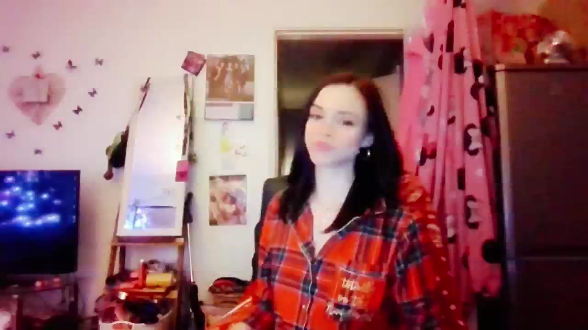 Gallery image thumbnail from MissMistletoe's myfreecams stream on, 12/31/2023, 20:05 image 5 of 20