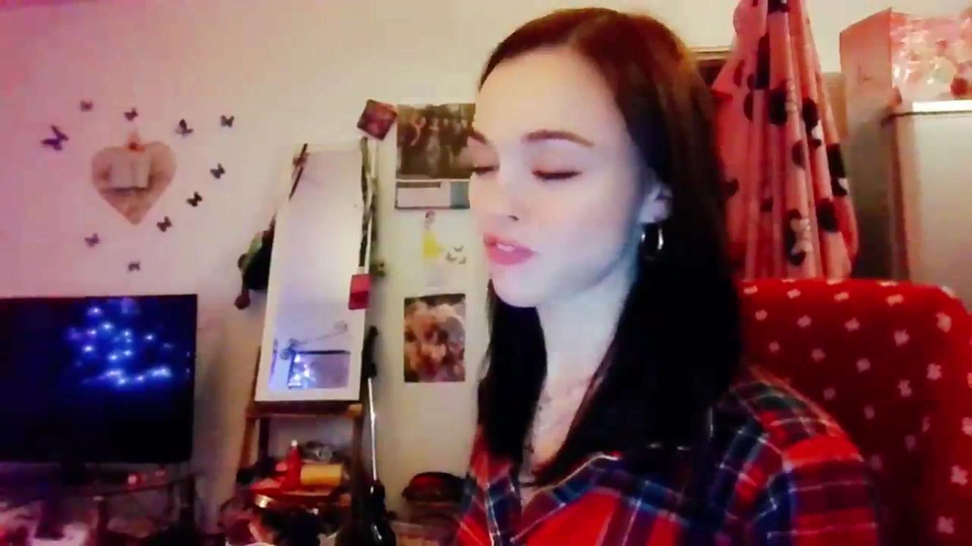 Gallery image thumbnail from MissMistletoe's myfreecams stream on, 12/31/2023, 20:05 image 16 of 20