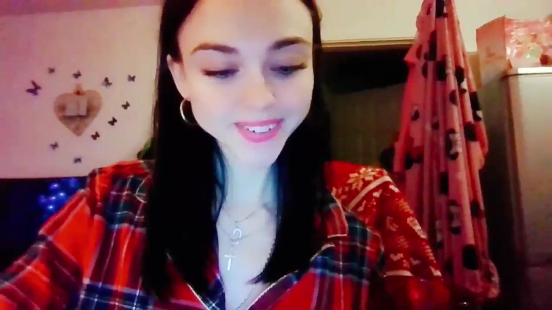 Gallery image thumbnail from MissMistletoe's myfreecams stream on, 12/31/2023, 20:05 image 14 of 20
